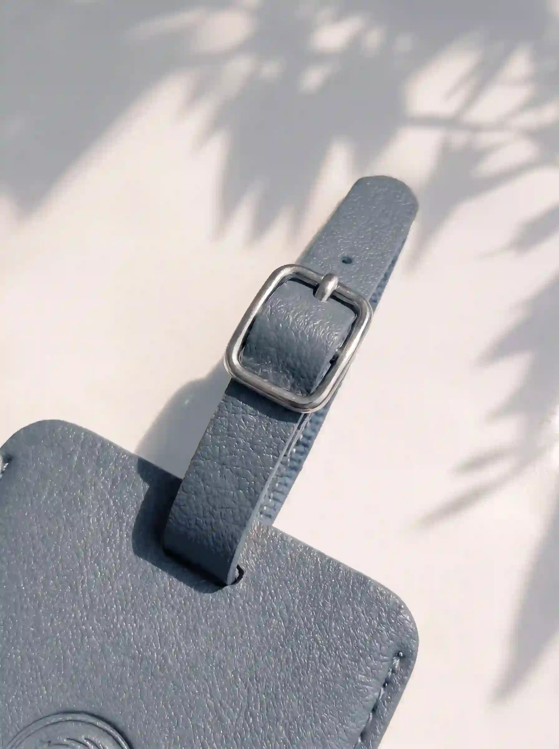 MOCAN grey leather luggage tag